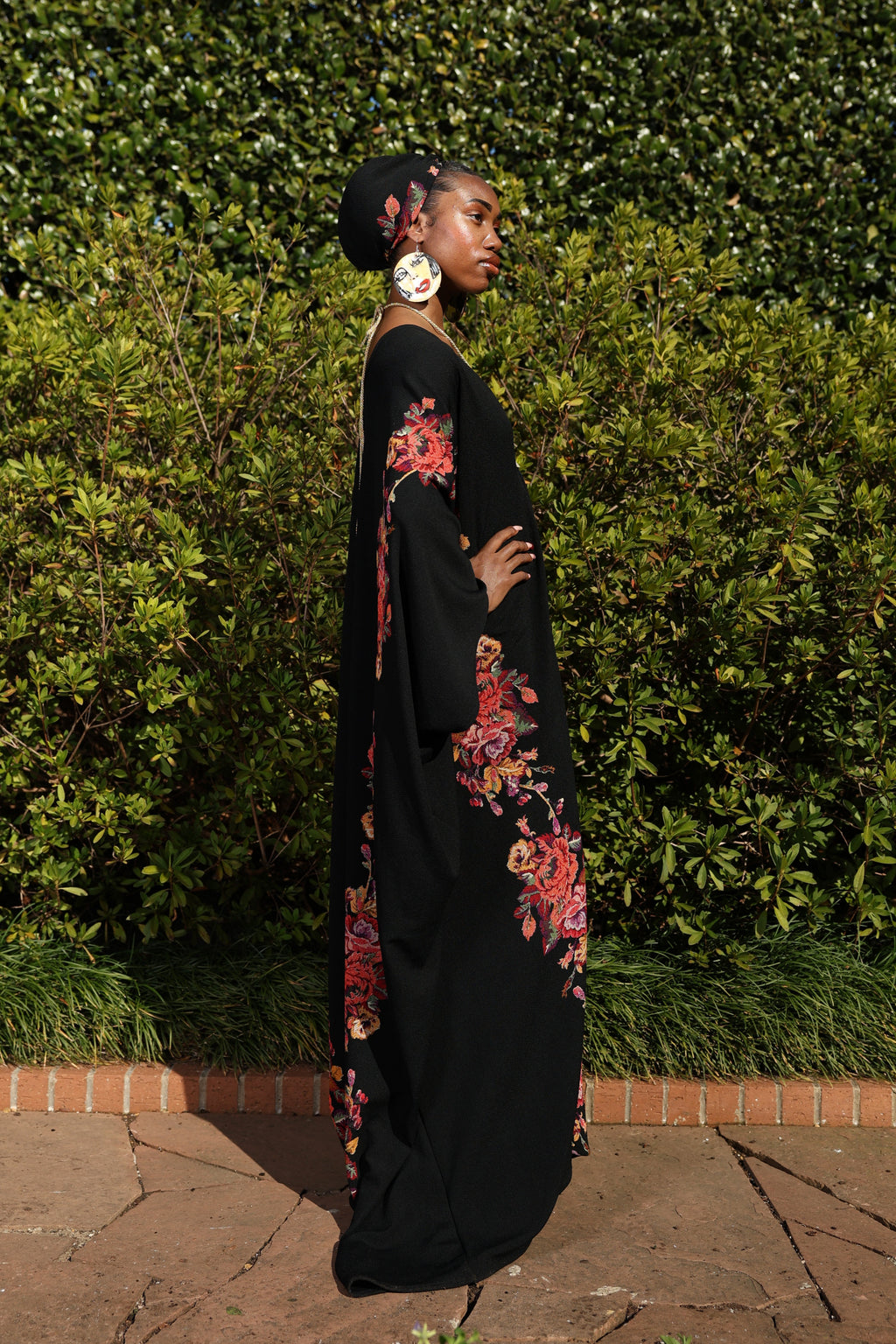 Kaftan with Floral Border and Single Gold Rope Accessory