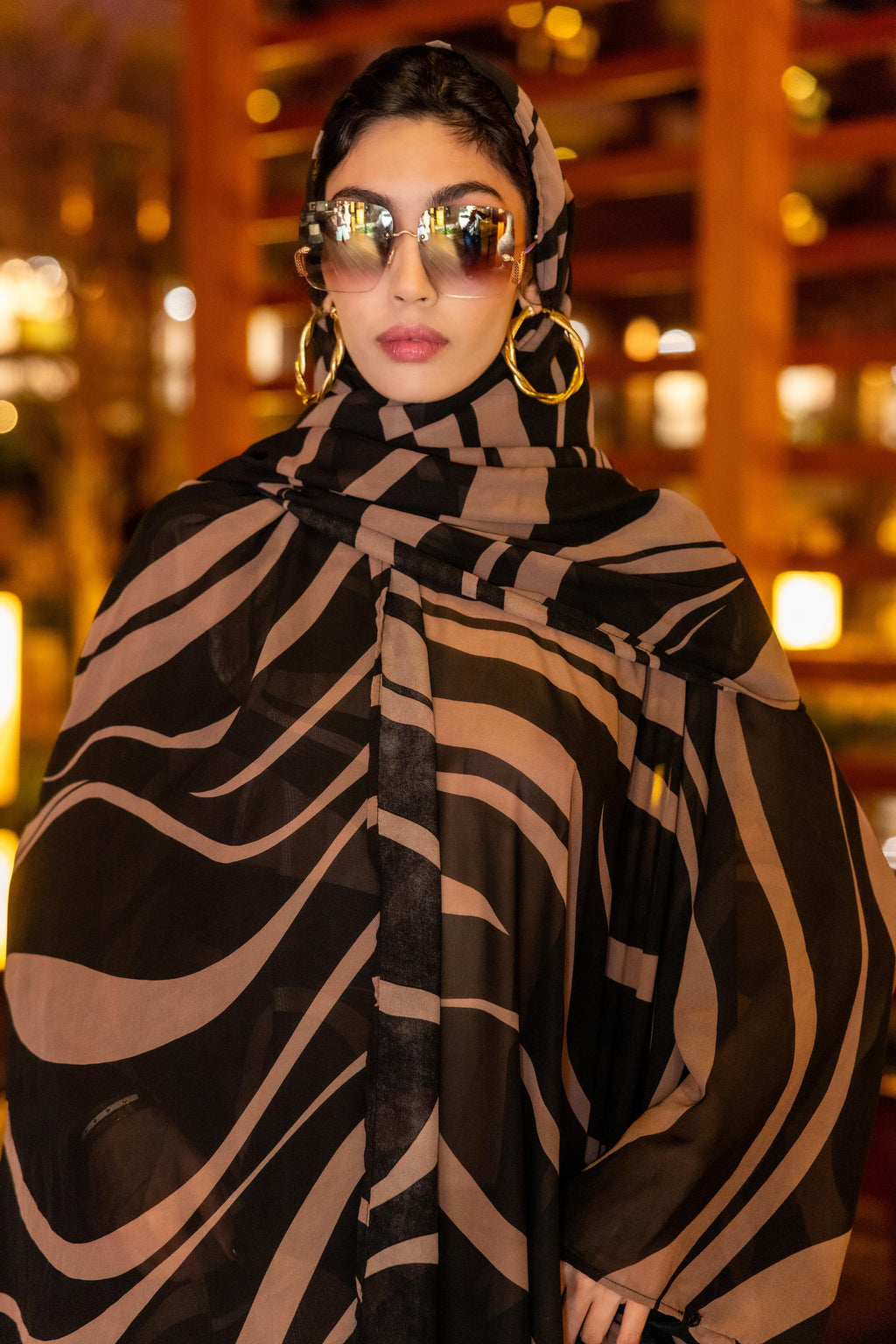 Kaftan (Snap-tan) with Beige and black wave print