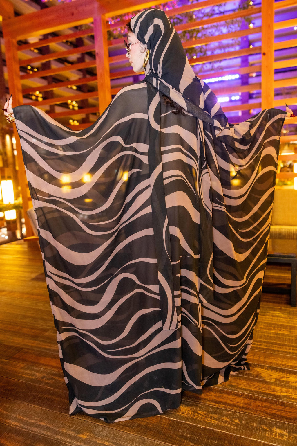 Kaftan (Snap-tan) with Beige and black wave print